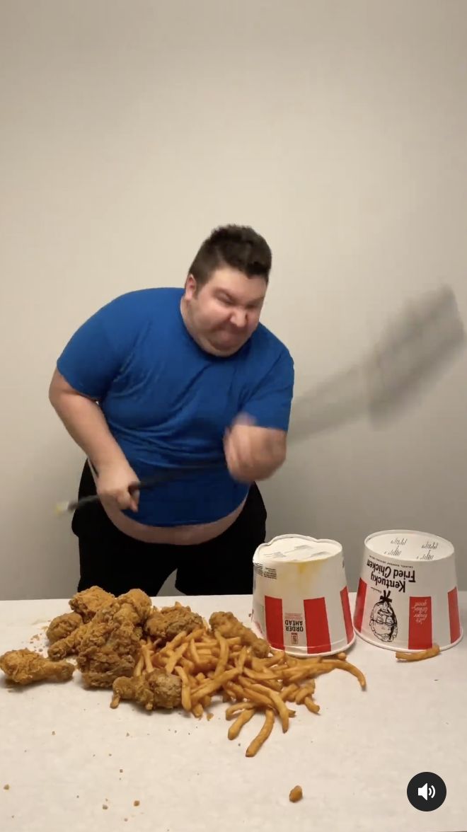 Nikocado Avocado, YouTuber Mukbang yang Dikecam karena Obesitas