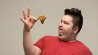 Bukannya simpati, tak sedikit netizen yang malah mengecam Nikocado Avocado. Mereka bahkan membuat petisi agar YouTube melakukan ban pada akunnya. Foto: Instagram nikocadoavocado_real 