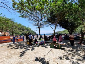 Libur Maulid, Ribuan Orang ke Pantai Gunungkidul