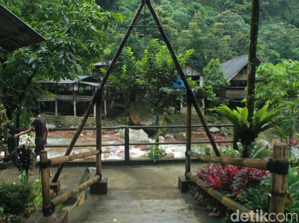 Foto: Pemandian Air Panas Ciparay di Bogor