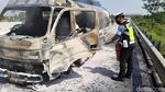Penampakan Truk BBM Solar yang Terbakar di Tol Pandaan-Malang