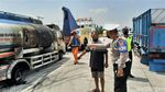 Penampakan Truk BBM Solar yang Terbakar di Tol Pandaan-Malang