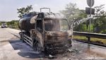 Penampakan Truk BBM Solar yang Terbakar di Tol Pandaan-Malang