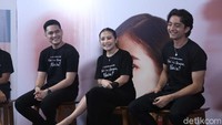Dalam serial tersebut juga ada sosok Bryan Domani yang menjadi Adrian, pacar Prilly yang berbeda agama. Pool/Noel/detikFoto