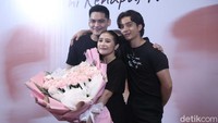 Lalu, Prilly milih siapa nih ya? Pool/Noel/detikFoto