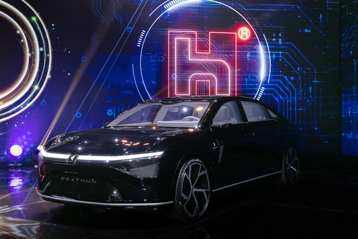 Prototipe mobil listrik buatan Foxconn Prototipe mobil listrik buatan Foxconn