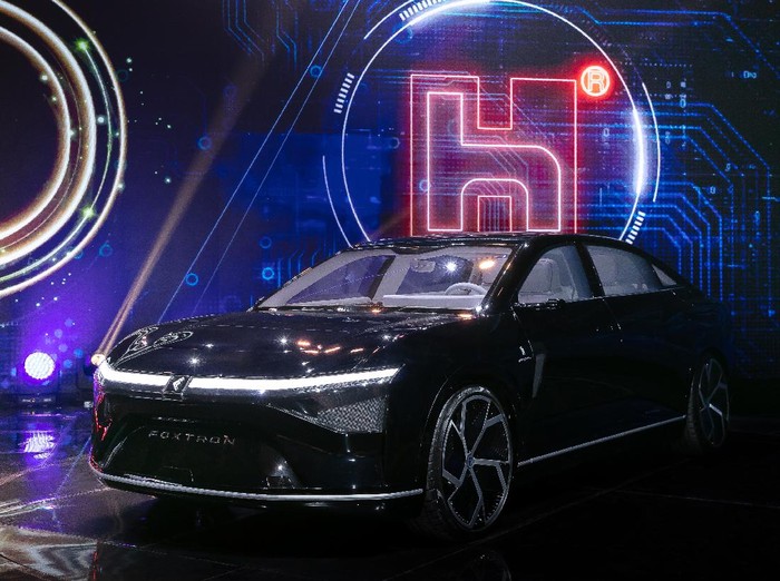 Prototipe mobil listrik buatan Foxconn