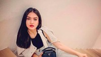 Gayanya juga asyik banget. Foto: Instagram Raline Shah