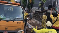 Saat ini, revitalisasi pedestrian menyasar di Jl Wolter Monginsidi. 