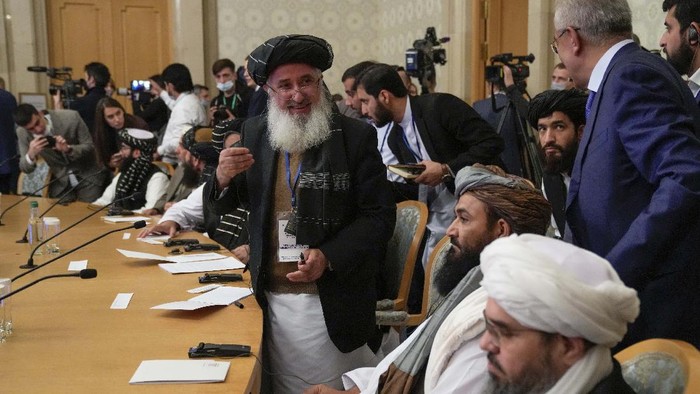 Members of the political delegation from the Afghan Taliban's movement attend talks involving Afghan representatives in Moscow, Russia, Wednesday, Oct. 20, 2021. Russia invited the Taliban and other Afghan parties for talks voicing hope they will help encourage discussions and tackle Afghanistan's challenges. (AP Photo/Alexander Zemlianichenko, Pool)