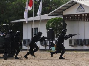 Dor Dor Dor! Aksi Raider 509 Selamatkan Operator Tambang Emas dari Teroris