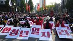 Squid Game Ikut Unjuk Rasa di Seoul