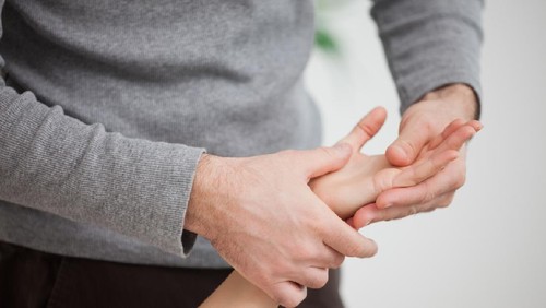 tanda hamil dari pergelangan tangan