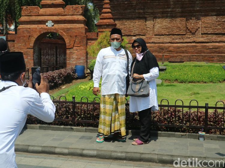 Foto: Wisata Religi Sunan Kudus Ramai Peziarah