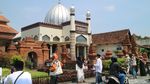 Foto: Wisata Religi Sunan Kudus Ramai Peziarah