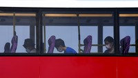 Perjalanan dalam kota dengan menggunakan bus dianggap bisa memberikan waktu rileks, sehingga orang-orang bisa beristirahat.  