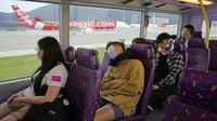 Tak hanya menyediakan bus dengan suasana sunyi dan nyaman, agen wisata juga menyediakan penutup mata dan penyumbat telinga agar para penumpang bisa mendapatkan pengalaman tidur yang lebih baik selama perjalanan berlangsung.  