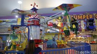 Warga senang dengan dibukanya kembali wahana bermain anak. Sehingga mereka bisa mengajak kembali anak-anak bermain di mall. 