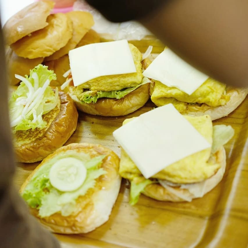 5 Burger Gerobakan yang Rasanya Lezat
