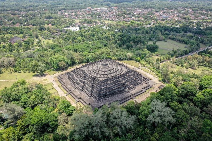Candi Borobudur, Magelang dilihat dari atas