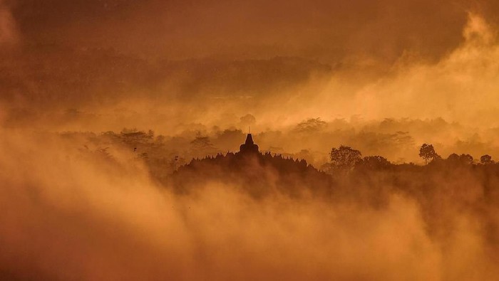 Candi Borobudur, Magelang dilihat dari atas