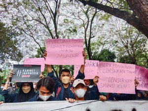 Demo di DPRD Sumut, BEM SI Minta Jokowi Evaluasi Kabinet Indonesia Mundur