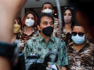 8 Jam Berlalu, Pemeriksaan Roy Suryo sebagai Tersangka Belum Tuntas