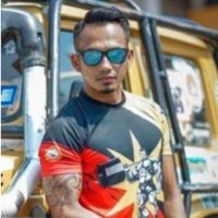 Hingga saat ini video viral itu telah ditayangkan lebih dari 14,7 ribu kali. Tak sedikit netizen yang berhasil dibuat salah fokus melihat penampilan sang pria yang disebut awet muda. Kalau menurutmu, bagaimana penampilan Gman? Foto: mStar