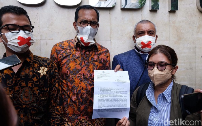 Haris Azhar dan Fatia Maulidiyanti sedianya menjalani mediasi dengan Menko Marves Luhut Binsar Pandjaitan soal kasus dugaan pencemaran nama baik. Tetapi, mediasi batal digelar hari ini.