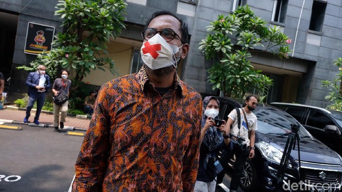 Haris Azhar-Fatia Maulidiyanti Batal Mediasi dengan Luhut Hari Ini Haris Azhar dan Fatia Maulidiyanti sedianya menjalani mediasi dengan Menko Marves Luhut Binsar Pandjaitan soal kasus dugaan pencemaran nama baik. Tetapi, mediasi batal digelar hari ini.