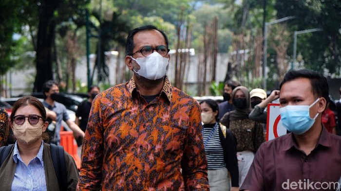 Haris Azhar-Fatia Maulidiyanti Batal Mediasi dengan Luhut Hari Ini Haris Azhar dan Fatia Maulidiyanti sedianya menjalani mediasi dengan Menko Marves Luhut Binsar Pandjaitan soal kasus dugaan pencemaran nama baik. Tetapi, mediasi batal digelar hari ini.