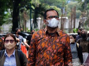 Serahkan Bukti Luhut di Tambang Papua, Haris Azhar Minta Tak Diabaikan