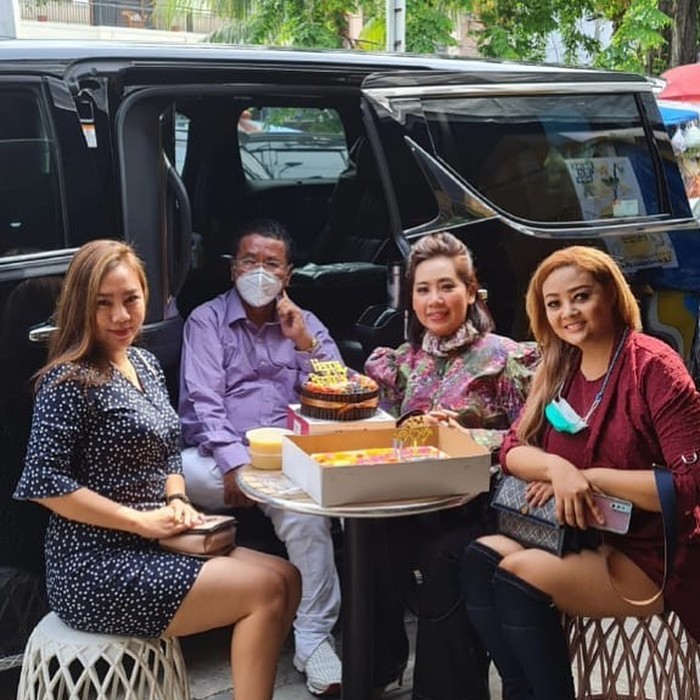 Hotman Paris Ultah ke-62, Bertabur Hadiah Mewah dan Makanan Enak Hotman Paris Ultah ke-62, Bertabur Hadiah Mewah dan Makanan Enak