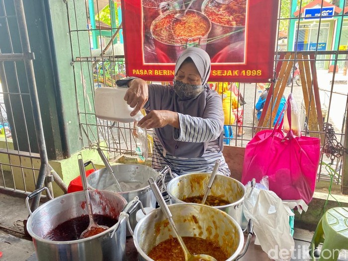 Jenang Bu Darmini Jenang Bu Darmini di Pasar Beringharjo Sempat Tutup 10 Bulan karena Pandemi