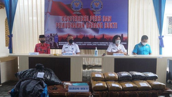 Jumpa pers kasus ganja 19,3 kg di Magelang, Kamis (21/10/2021).