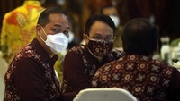 APR mendapatkan penghargaan untuk kategori Eksportir Pelopor Produk Baru. Menteri Perdagangan Muhammad Luthfi yang menyerahkan penghargaan Primaniyarta Award itu langsung pada Direktur Asia Pacific Rayon (APR), Basrie Kamba, di Jakarta, Kamis (21/10/2021).  