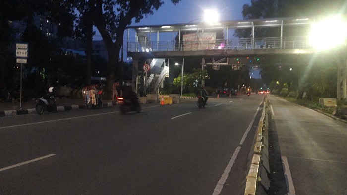 Kondisi lalu lintas usai demo BEM SI di Jakpus bubar