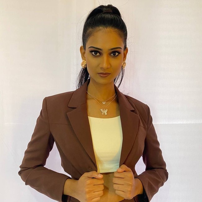 Selain cantik dan pintar, Lavanya Sivaji tampaknya juga terpilih sebagai Miss World Malaysia karena dermawan. Ia adalah founder dari proyek amal bernama 4Them yang fokus membantu komunitas Orang Asli yang punya masalah nutrisi dan kesehatan. Proyeknya yang terbaru adalah menjual t-shirt yang keuntungannya diberikan pada komunitas itu.Foto: Instagram @lavanyasivaji