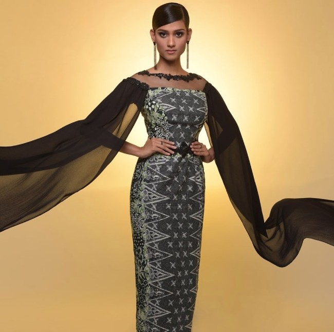 Karena pernyataan itu postingannya dipenuhi komentar pedas baik dari netizen Indonesia. Tak sedikit orang menjelaskan bahwa batik adalah teknik pewarnaan yang berasal dari Jawa. Beberapa bahkan menilai jika yang dipakai adalah batik motif Jakarta. Foto: Dok. Instagram