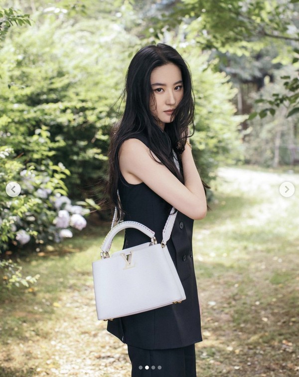 8 Pesona Liu Yifei, Bidadari dari China Saat Pemotretan untuk Louis Vuitton