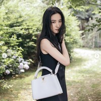 Liu Yifei juga dijuluki bidadari dan goddes dari China setelah masuk dalam jajaran 100 wanita tercantik sedunia versi TC Candler. Foto: Instagram