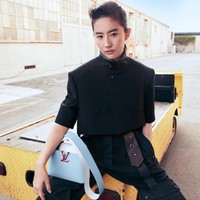 Liu Yifei yang populer sebagai bintang film Mulan didapuk sebagai brand ambassador Louis Vuitton sejak awal 2021. Dia menapaki kariernya sebagai bintang iklan Louis Vuitton melalui koleksi spring 2021. Foto: dok. Weibo Liu Yifei