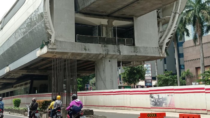 Lokasi pekerja terjatuh dari proyek LRT