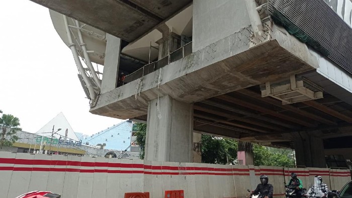 Lokasi pekerja terjatuh dari proyek LRT