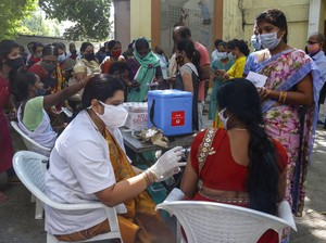 Tekan Kasus Infeksi Omicron, India Mulai Vaksinasi Remaja