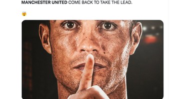 Setelah tertinggal 0-2, MU berbalik memimpin dengan gol ketiga yang dilesakkan Cristiano Ronaldo. Foto: Twitter