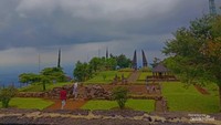 Pesona setiap rundak Candi cetho