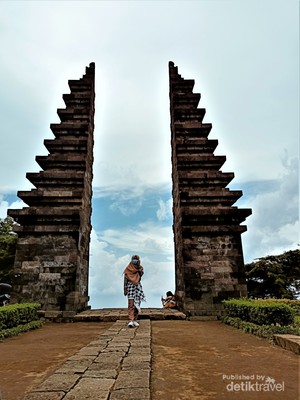 Terbius Pesona Candi Cetho yang Magis
