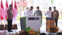 Dia memiliki perusahaan Jhonlin Group, yang bergerak di berbagai sektor, salah satu yang besar adalah pertambangan.