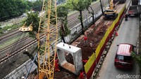 Tahap 1, pelaksanaan pekerjaan box culvert dilaksanakan di sisi Utara Jalan I Gusti Ngurah Rai dari arah Barat (Jatinegara) menuju ke arah Timur (Kantor Wali Kota Jakarta Timur). 